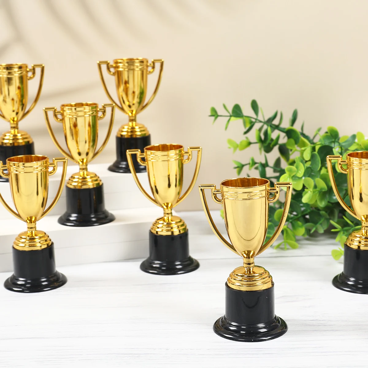 Mini taza de recompensa dorada de plástico, medallas, taza de premio, juguetes educativos para edades tempranas, regalos de fútbol, trofeos pequeños exquisitos de escuela secundaria, 12 Uds. - imagen 2