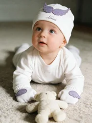 Adorable Conjunto de Ángel Morado para Bebé Niña - Alas y Decoración de Laurel - Elegante para Bautizo y Baby Shower