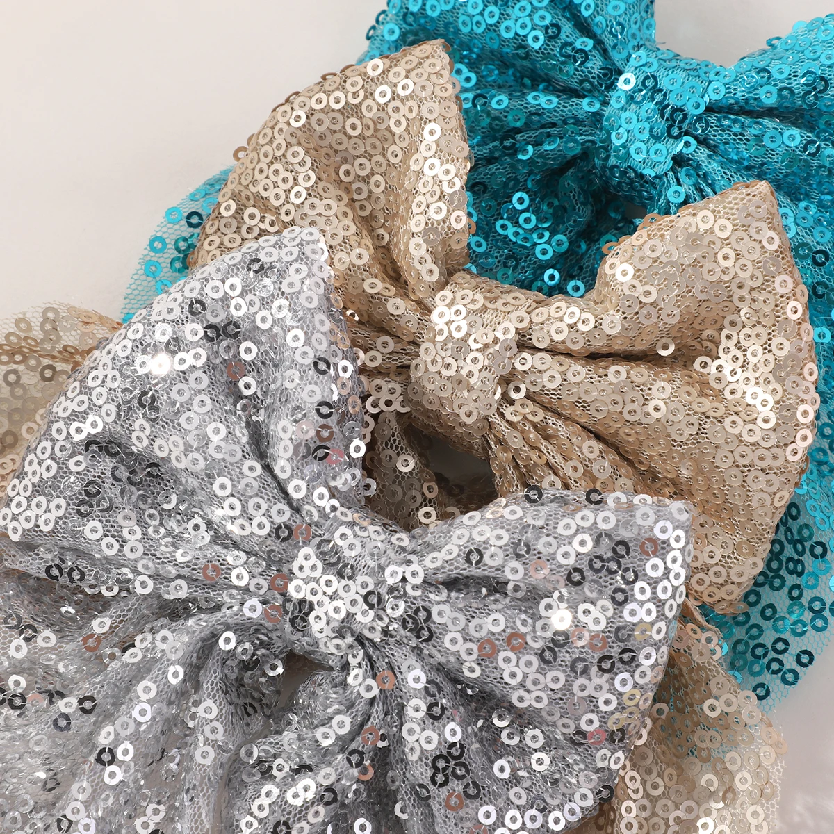 3 uds. De pinzas para el pelo con lazo con purpurina navideña, pinzas para el pelo grandes y brillantes de Color sólido para mujeres y niñas, bonitos accesorios para el cabello, regalos - imagen 4