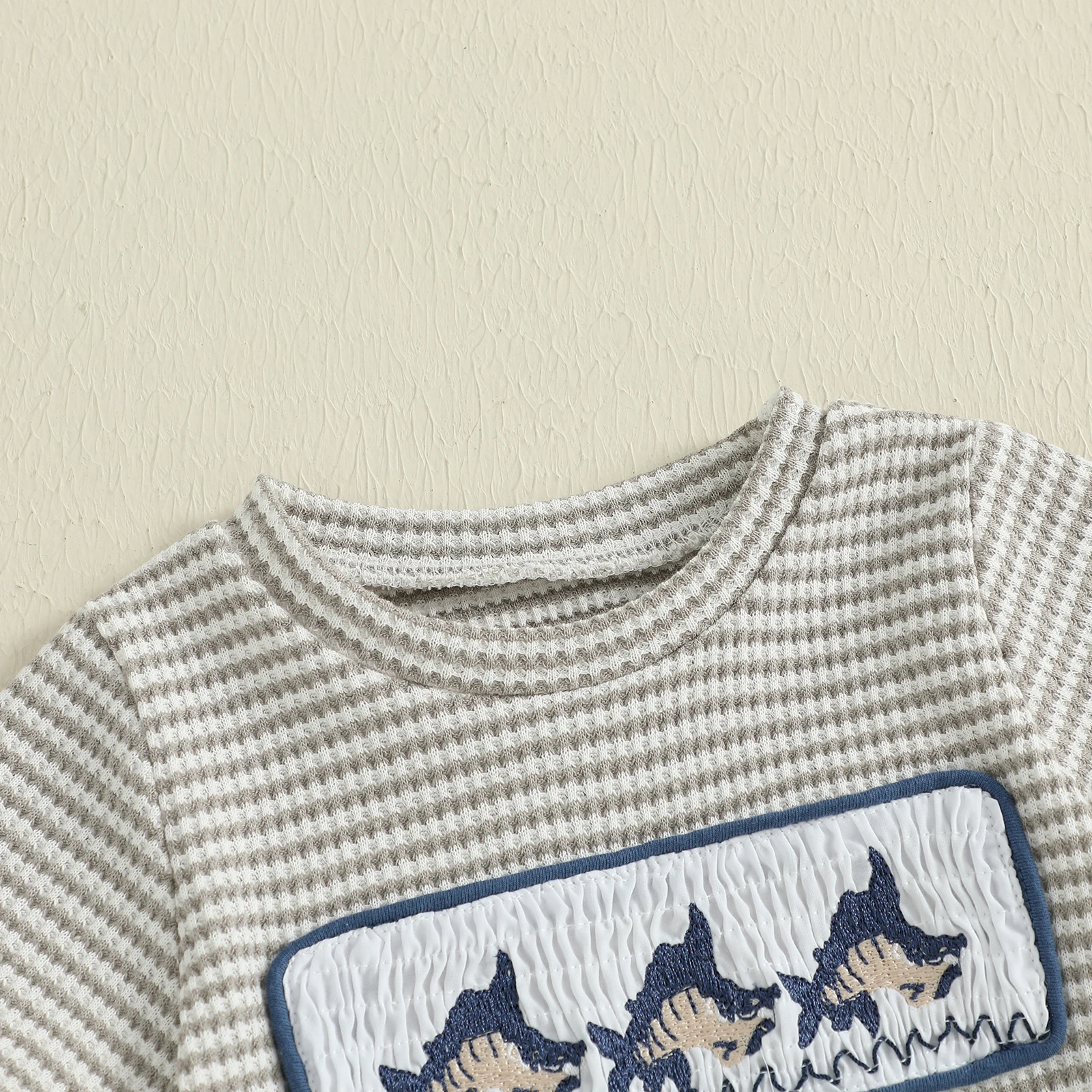 SUNSIOM Conjuntos de verano para niños pequeños de 0 a 3 años, camisetas de manga corta con bordado de peces gofres y cuello redondo con pantalones cortos sólidos, conjunto de 2 piezas - imagen 3