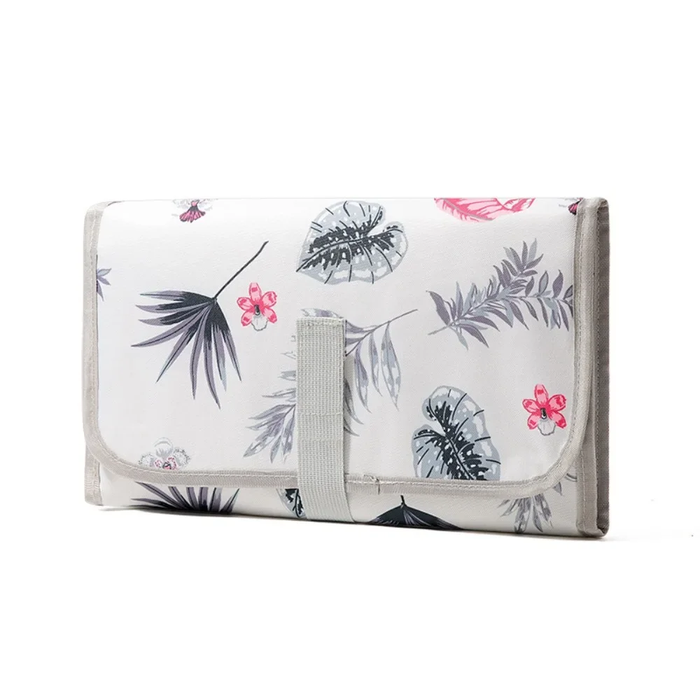 Alfombrilla plegable para cambiar pañales de bebé, almohadilla para cambiar pañales impermeable con estampado de dibujos animados, pañales plegables de secado rápido para bebés recién nacidos - imagen 2