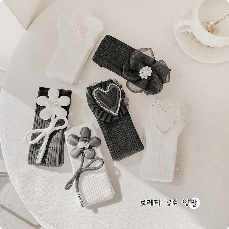 1 par de calcetines de pantorrilla dulces para niños jóvenes Color blanco negro estilo corazón Floral calcetín para niños primavera otoño calcetín escolar suave