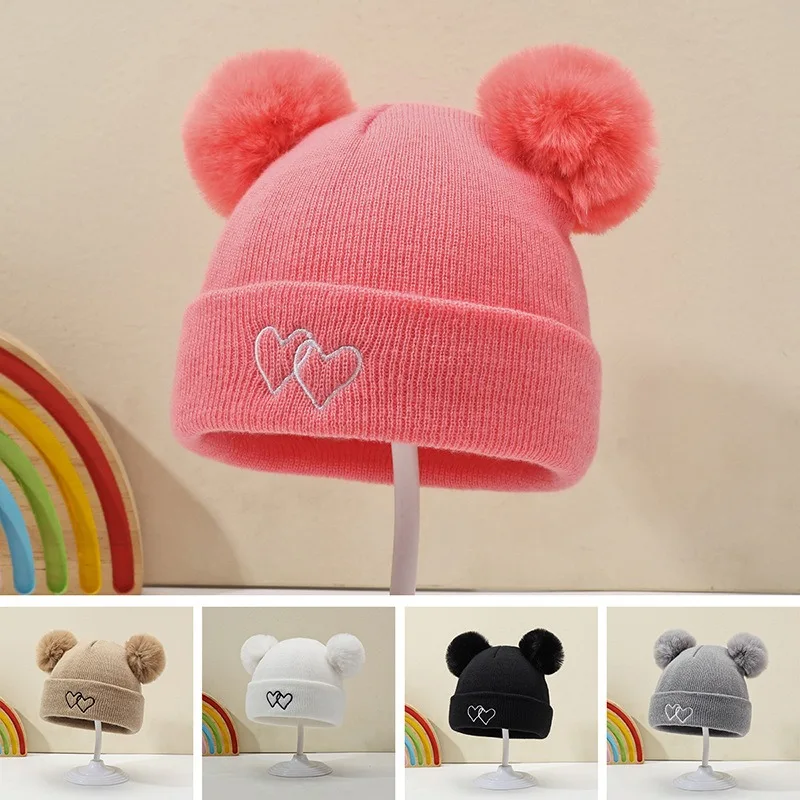 Lindo gorro de punto para bebé: bordado de doble corazón con pompones, gorro cálido suave y agradable para la piel, gorros unisex para clima frío. - imagen 2