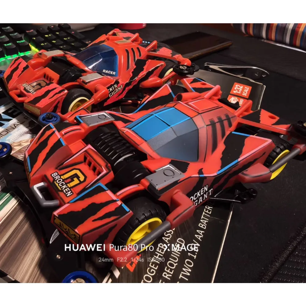 Coche teledirigido Mini 4WD rojo con carcasa pintada - imagen 2