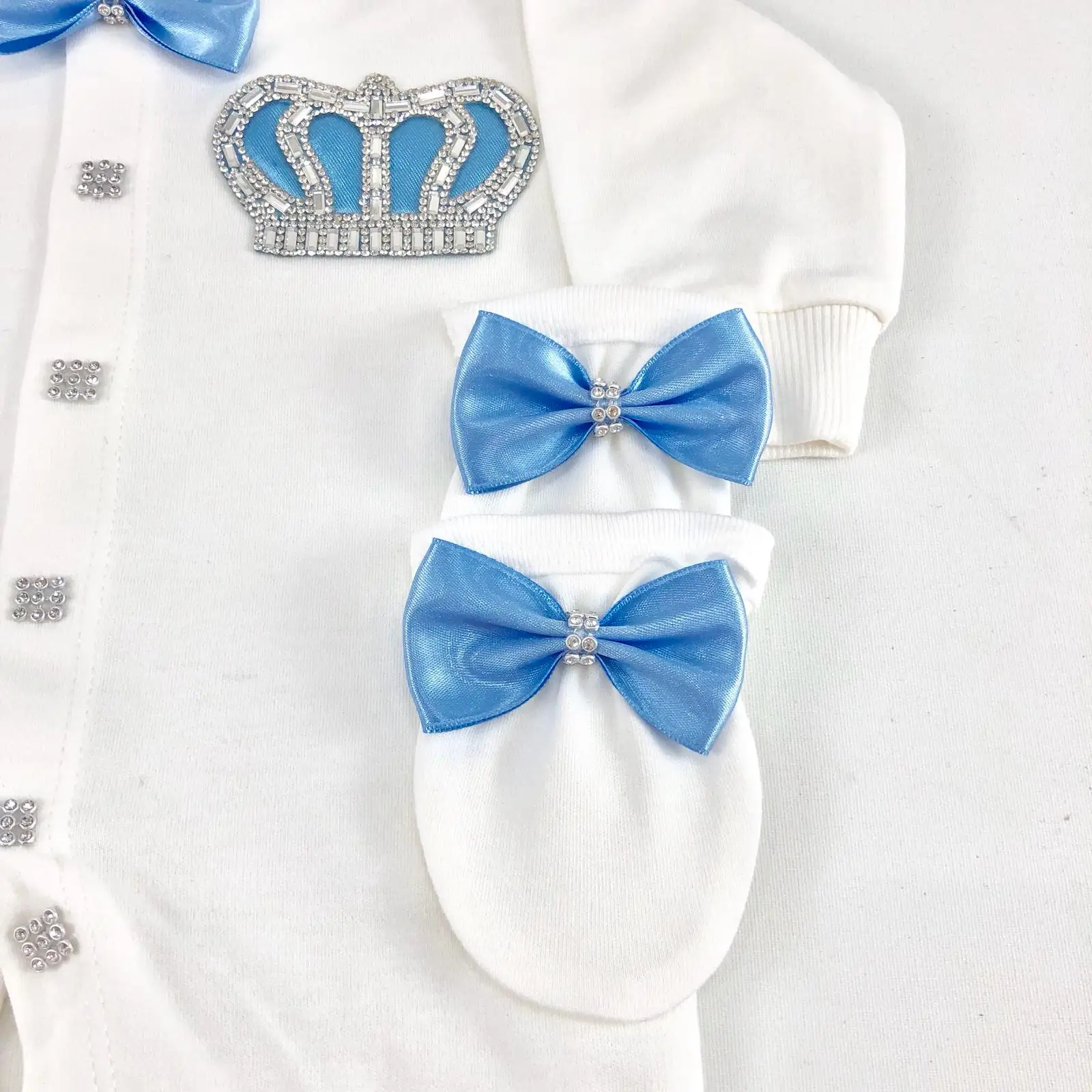 Gorro infantil para niñas y niños recién nacidos, zapatos, guantes, corona Paicifer, joyería, pijamas con alas, conjunto de 4 Uds de pavo ostentoso de lujo, peleles para bebés - imagen 4