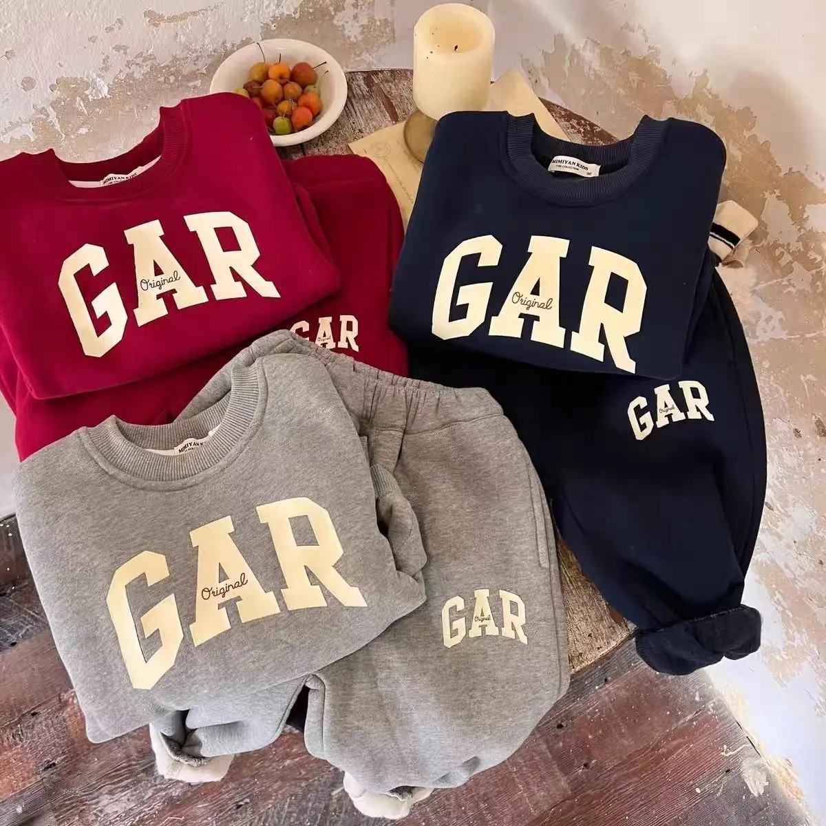 Conjunto acolchado de sudadera y pantalón para niños