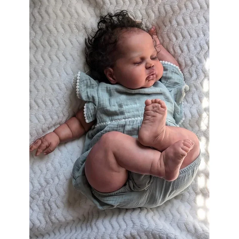 Muñeca Reborn NPK realista de piel oscura artesanal - imagen 4
