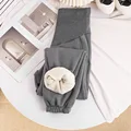 Gris oscuro