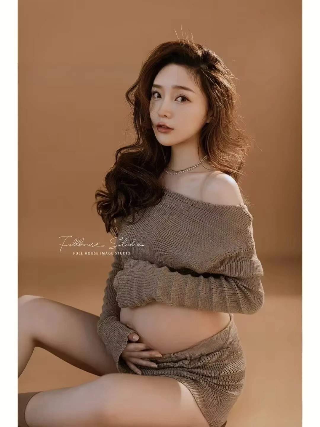 Conjunto premamá caqui manga larga para sesión de fotos - imagen 5