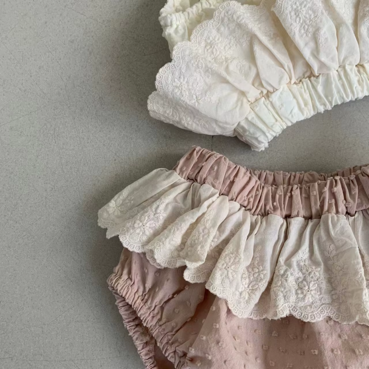 Pantalones cortos de niña con encaje y bordado estilo princesa - imagen 2