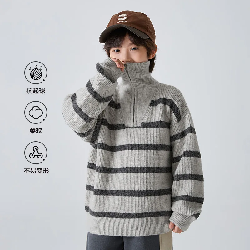 Jersey de cuello alto de terciopelo para niño – Cálido y moderno - imagen 4