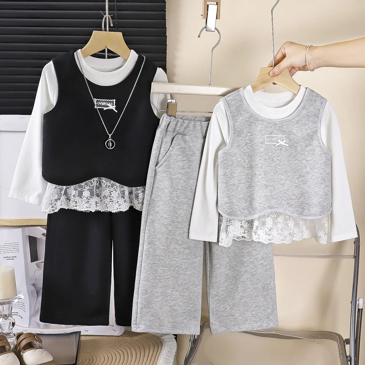 Conjunto de encaje para niña: top manga larga y chaleco - imagen 4