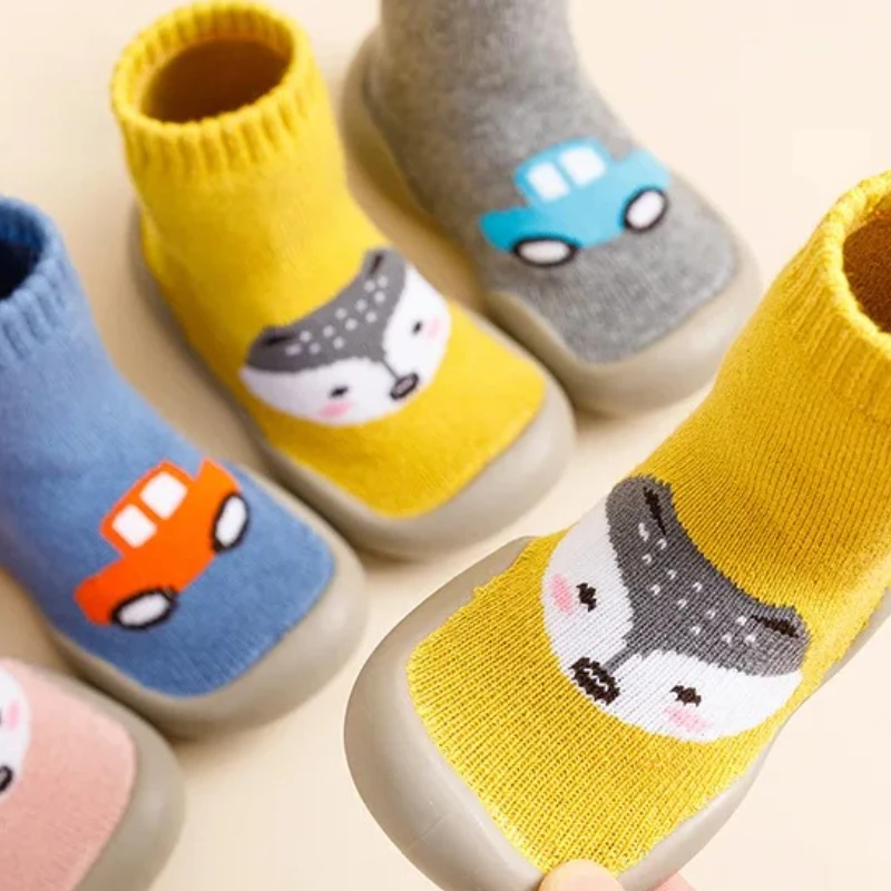 Calcetines gruesos de felpa para otoño e invierno, zapatos antideslizantes de suela suave para interiores para bebés, zapatos para niños con dibujos animados - imagen 2