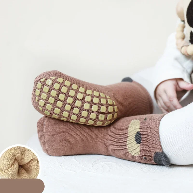 Nuevo calcetín cálido de otoño para recién nacido para niño y niña, calcetín antideslizante para interior de dibujos animados, calcetín grueso para primeros pasos para invierno - imagen 2