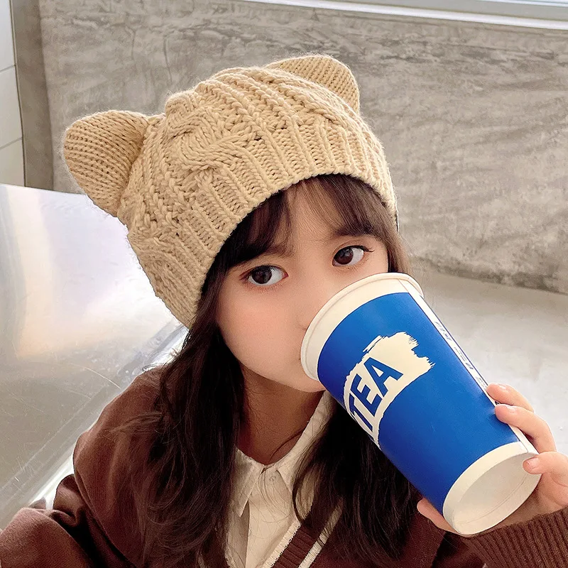 Gorro con orejas de gato tejido a mano, emblema M de felpa, gorro cálido de invierno para niños, gorro de ganchillo con protección térmica para orejas de gatito Kawaiii - imagen 2