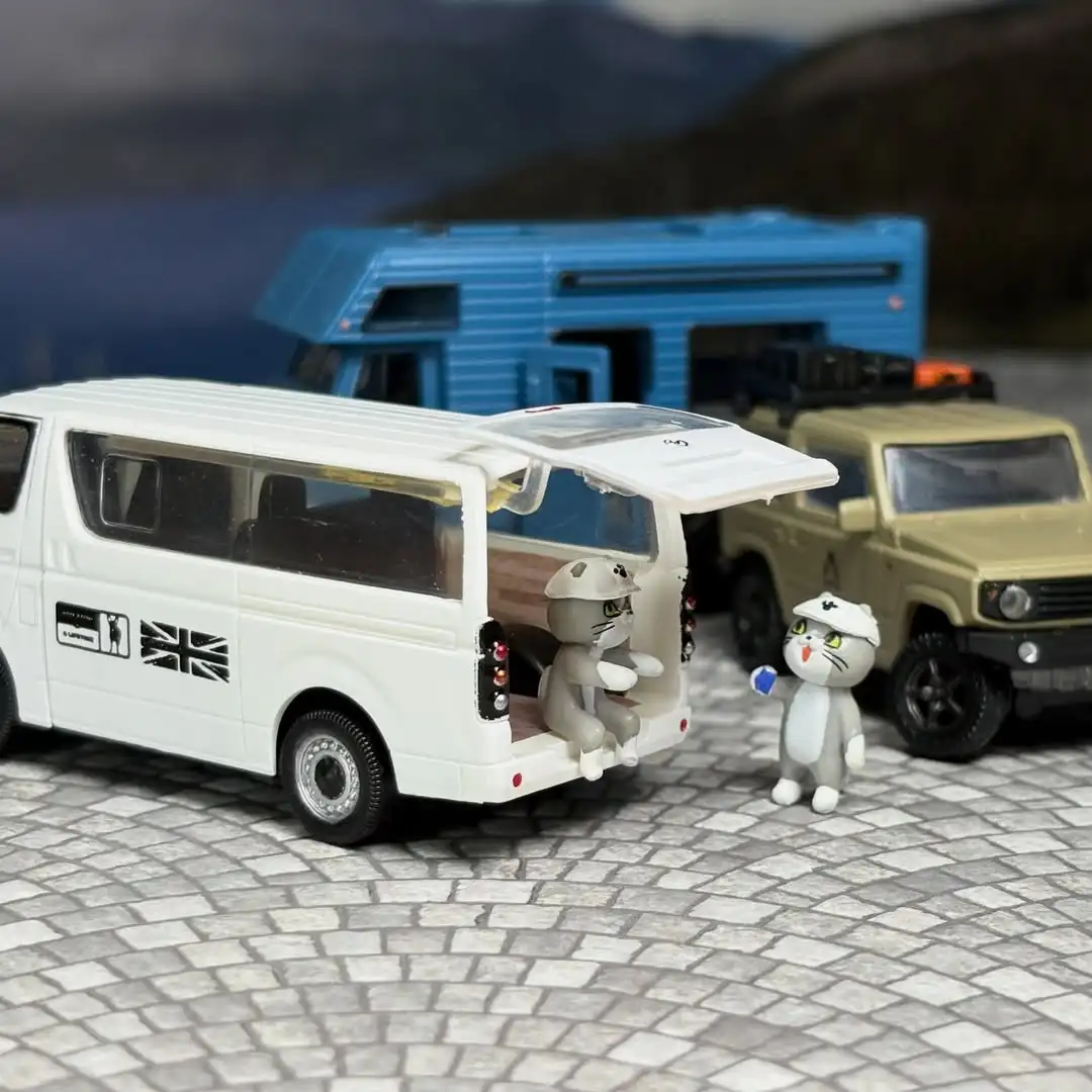 Stasto Furgoneta Camper 1/64 PLUS – Juguete ensamblable con puerta - imagen 3
