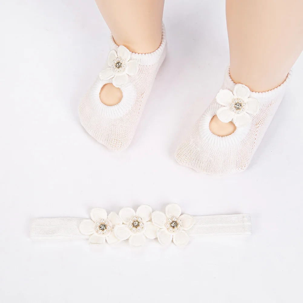 Calcetines de bautizo blancos con flores para bebé