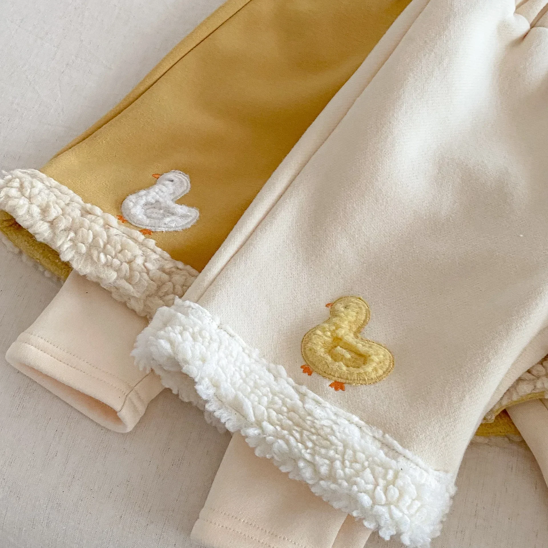 Pantalones coreanos de moda cálidos falsos de dos piezas con forro polar, pantalones de invierno 2025, pantalones de pato de dibujos animados para niños, pantalones cálidos Unisex para niños y niñas - imagen 5