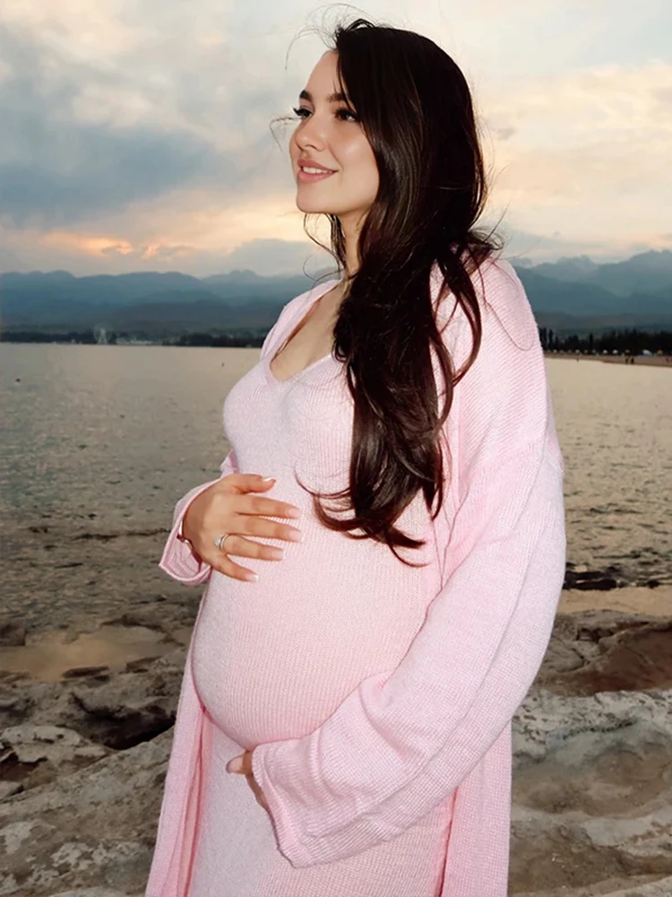 Vestido maternidad dos piezas rosa punto con cárdigan para fotos - imagen 3