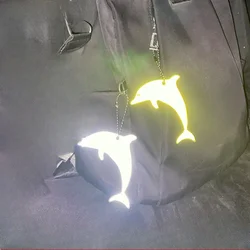 Llaveros reflectantes con forma de delfín para coche y mochila