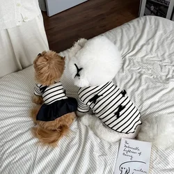 Vestido de verano a rayas con lazo para perros