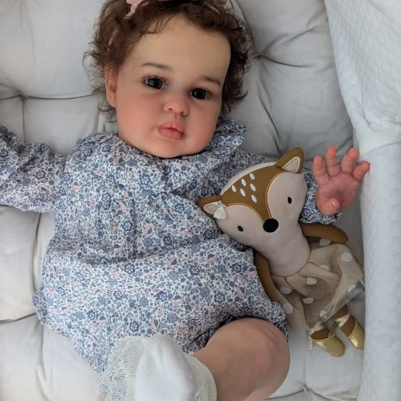 NPK muñeca recién nacida de 24 pulgadas Ellie muñeca bebé Reborn realista soporte para niños pequeños tacto suave muñeca artística de piel 3D con pelo de raíz de mano - imagen 2