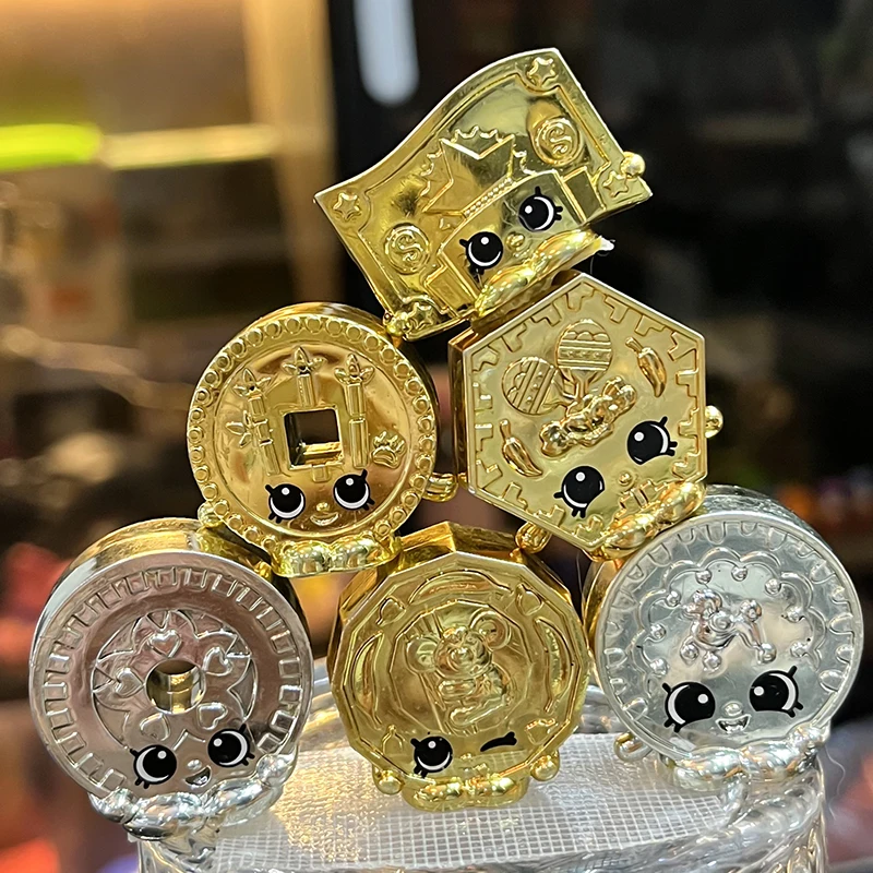 Al azar 2 unids/lote tienda rara juguetes moneda oro plata Anime figuras de acción juguetes modelo colección rara regalo niñas