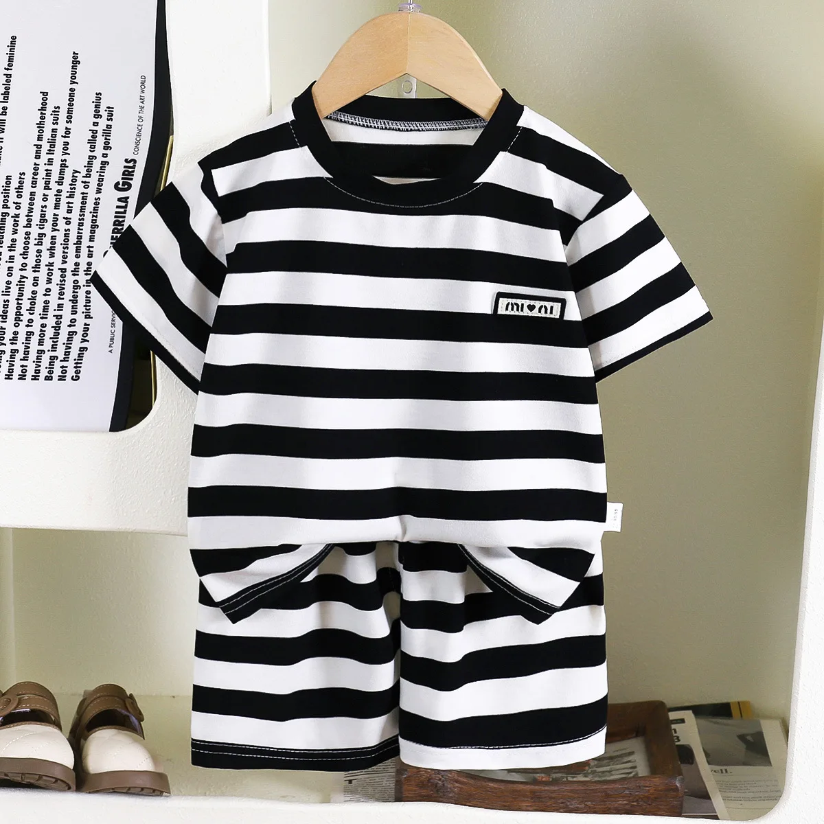 Conjunto verano bebé: Top rayas manga corta + Pantalones cortos - imagen 2