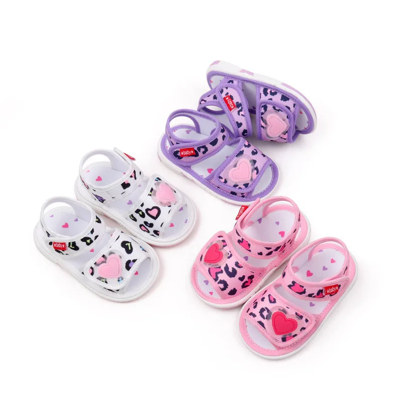 Nuevos zapatos de verano para niños, sandalias transpirables con bonito corazón, zapatos informales de lona para primeros pasos para bebés y niñas