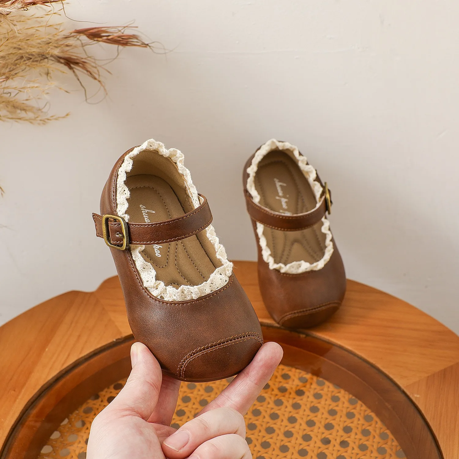 Zapatos princesa de encaje para niña con suela antideslizante - imagen 4