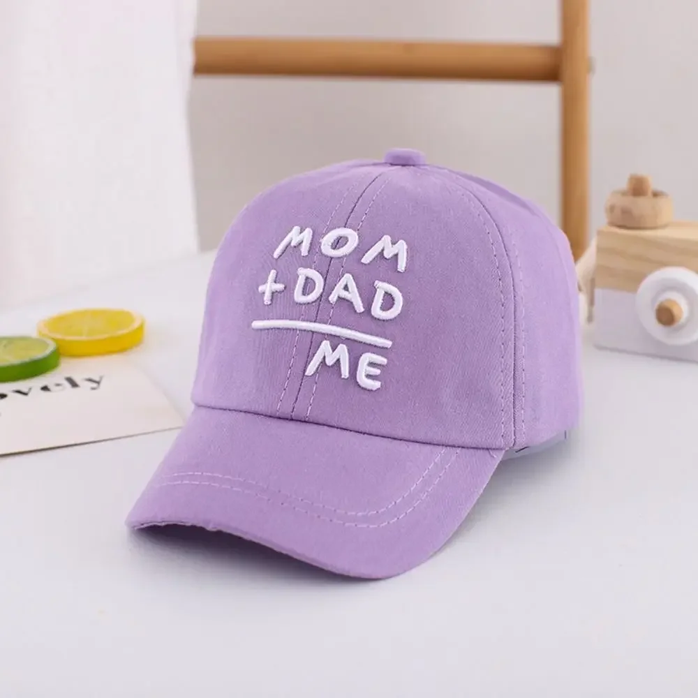 Regalos MOM + papá = ME gorras de béisbol bordadas Linda gorra para niños de primavera y otoño sombreros de protección solar ajustables para niños y niñas - imagen 2