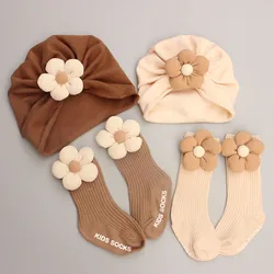 Gorro y calcetines florales para bebé Recién nacido