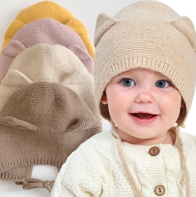Gorro de bebé con orejas de gato en color rosa