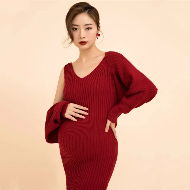 Vestido rojo de embarazo de punto – Cuello en V - imagen 3