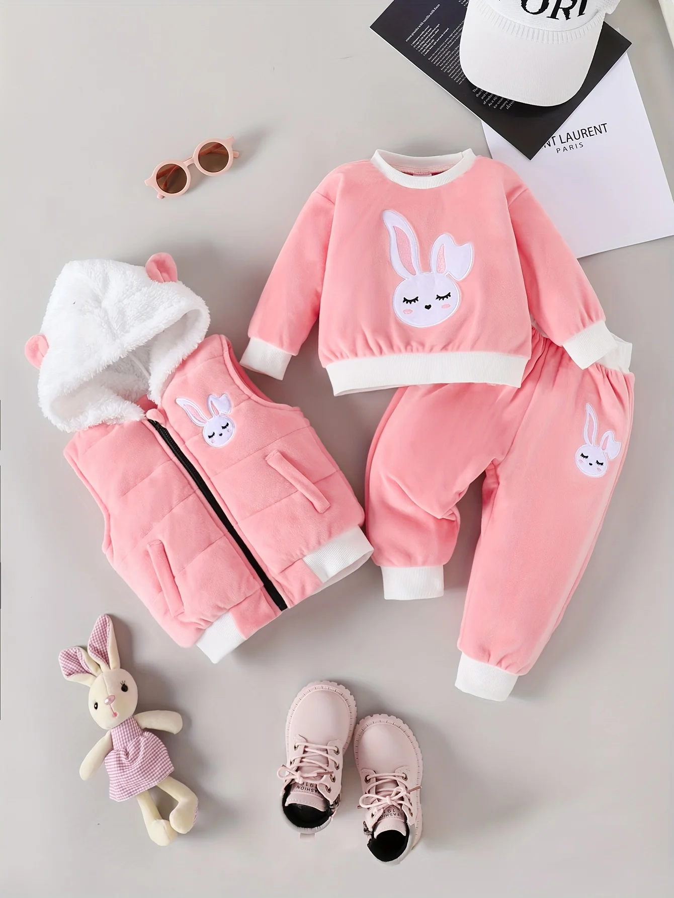 Conjunto bebé piel de zorro plateado con bordado conejo para niña - imagen 4