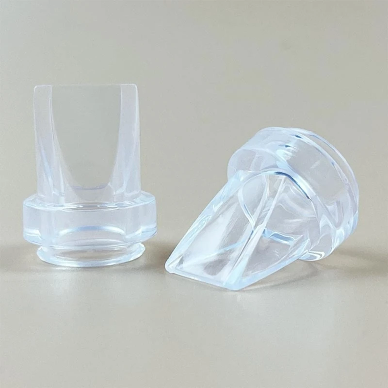 Un recipiente de plástico transparente con tapa y un recipiente de plástico pequeño con tapa