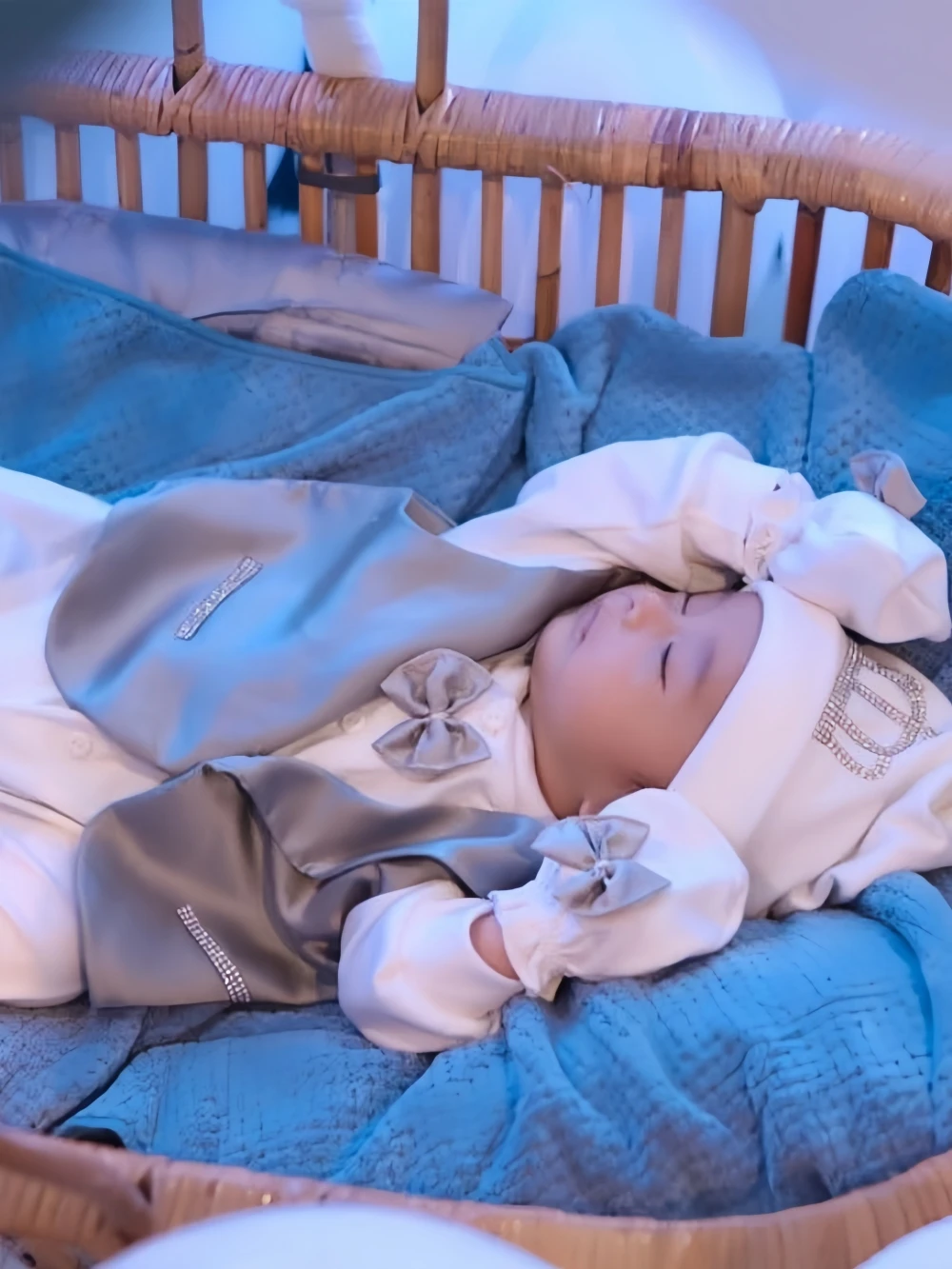 Conjunto de 5 piezas de esmoquin para bebé Dollbling, pajarita para niños pequeños, chalecos elegantes y Blazers formales, conjunto de capa para caballero que viene a casa - imagen 4