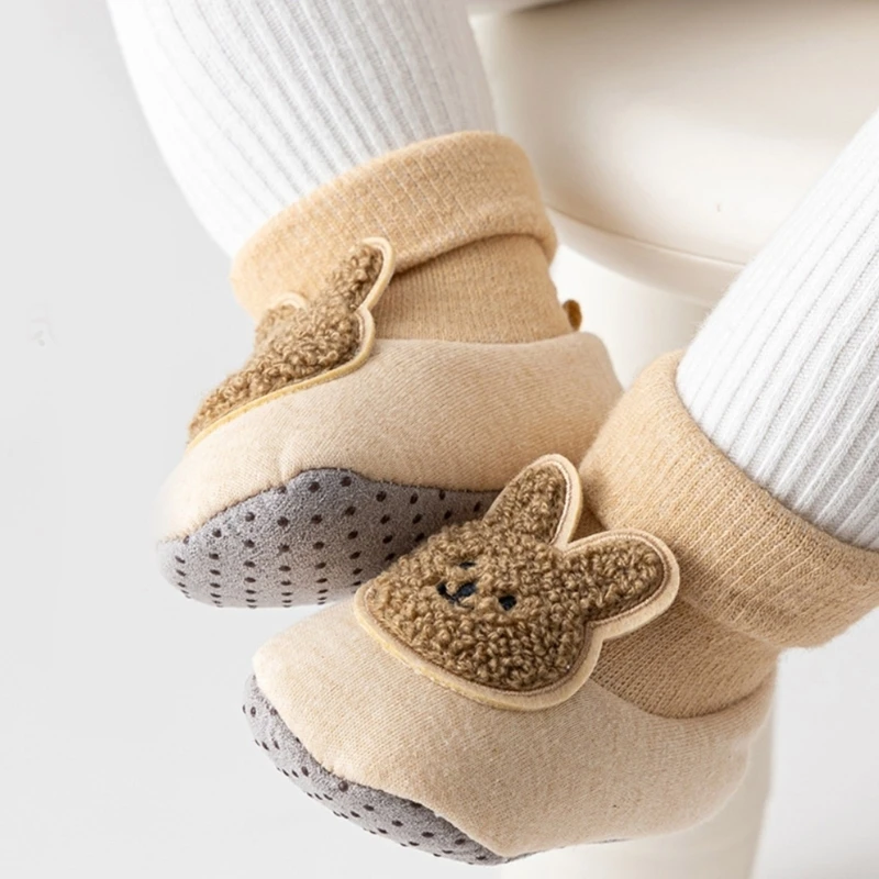 1 par de bonitos dibujos de oso para primeros pasos de bebé, zapatos gruesos y cálidos antideslizantes para aprender a caminar para recién nacidos con tubo de calcetines elásticos - imagen 4