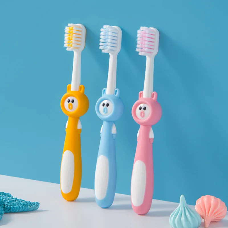 Cepillo de dientes infantil de cerdas suaves con divertidos dibujos - imagen 3