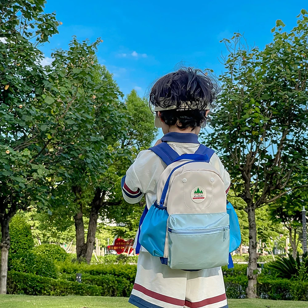 Mochila preescolar de lona contrastante con parche bordado - imagen 4