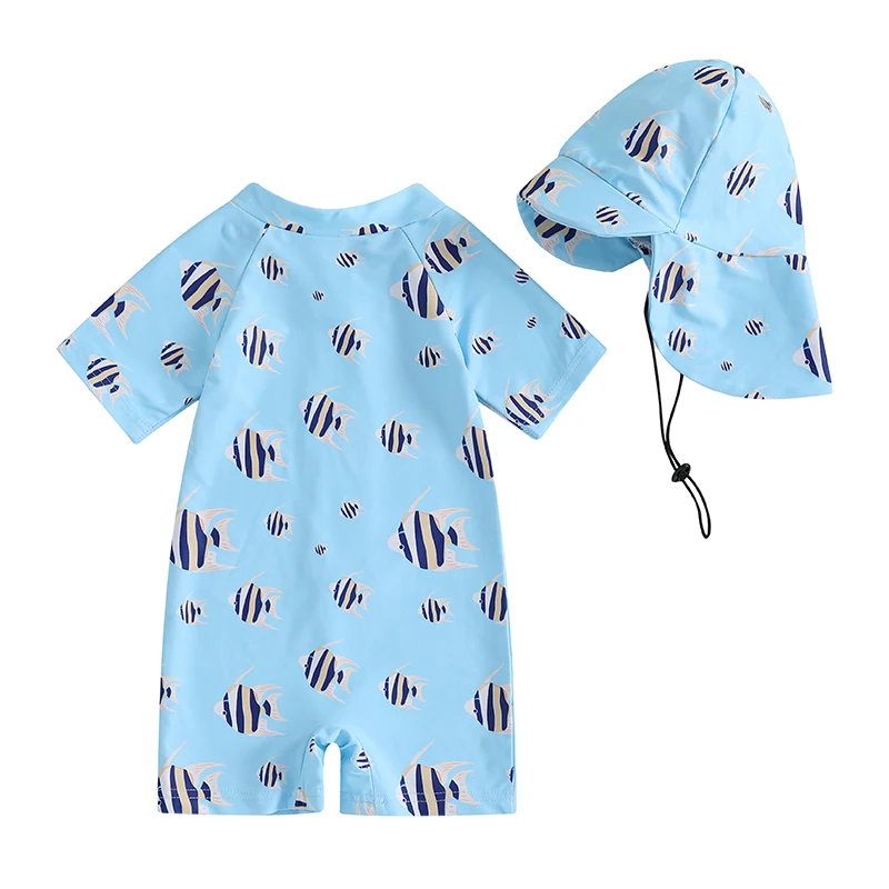 Un atuendo de bebé azul y blanco con un sombrero a juego
