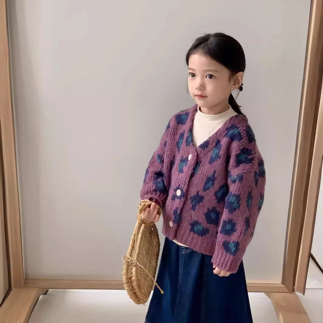 2025 otoño Vintage coreano moda niños niña leopardo tejido Cardigan abrigo con cuello en V solo pecho suelto Casual prendas de punto mezclas 1-7Y - imagen 2