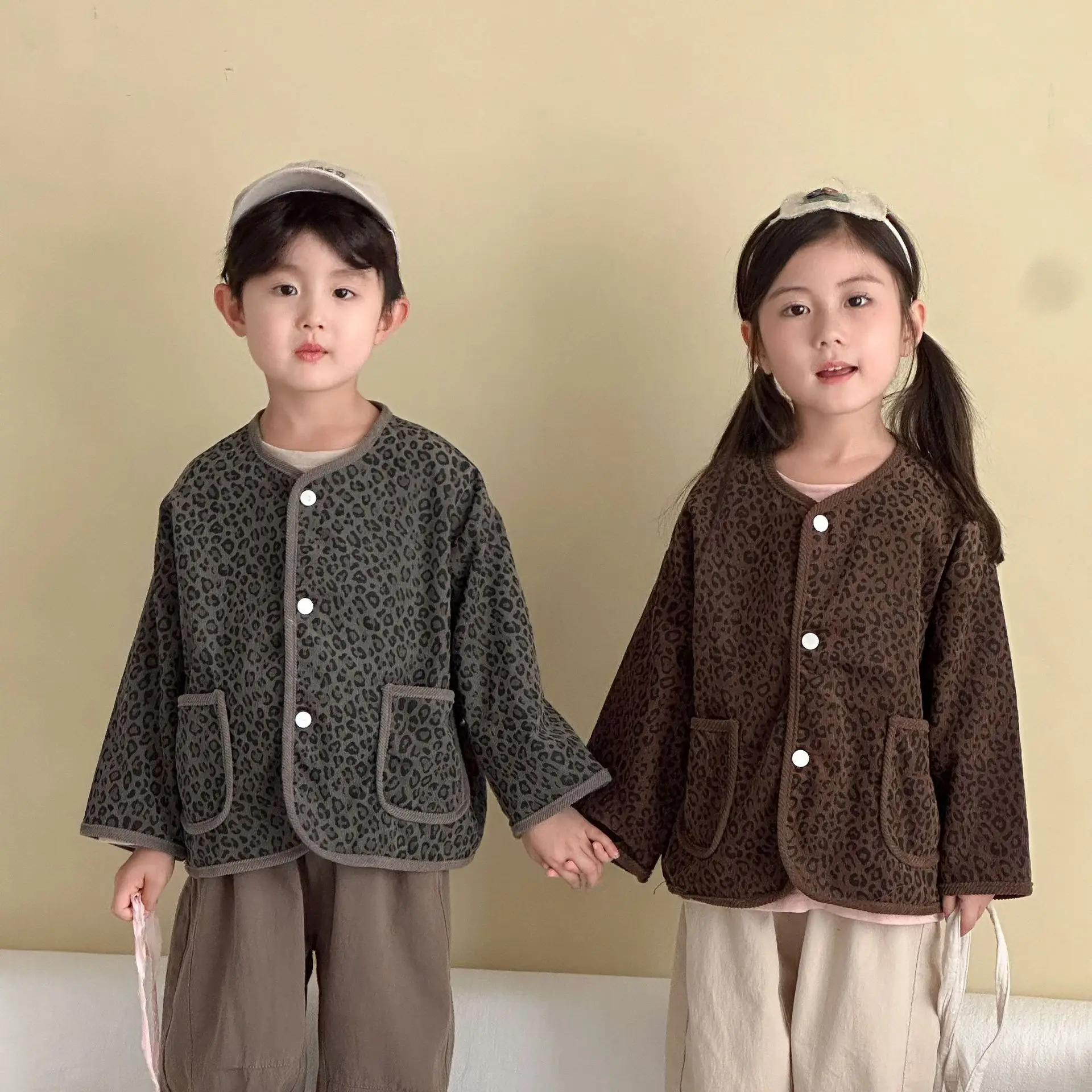 Otoño nuevos niños abrigo de manga larga moda bebés cárdigan con estampado de leopardo niñas chaqueta de pana Casual ropa para niños