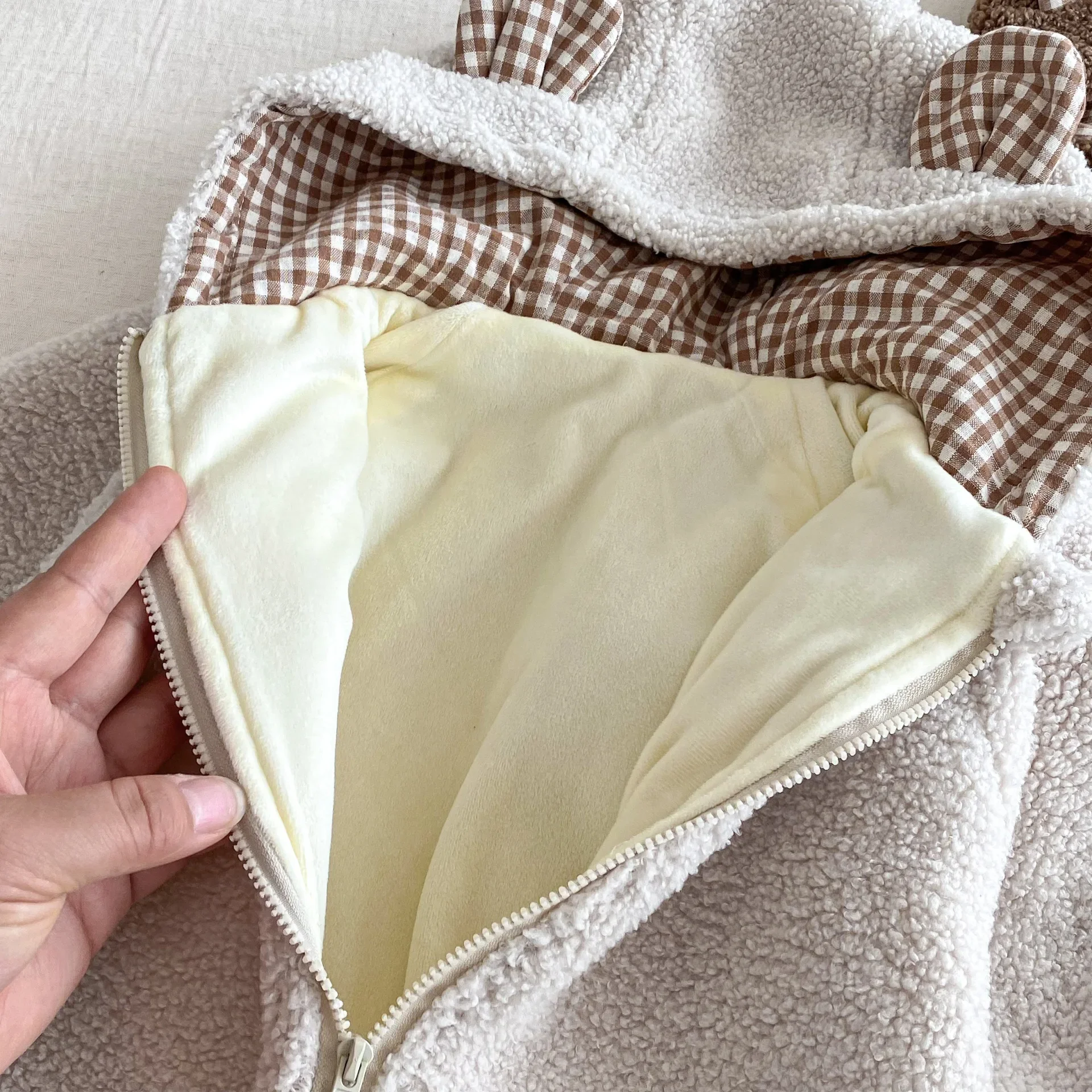 2025 Pelele a cuadros con capucha y forro polar de invierno, monos con capucha de oso lindo, traje para recién nacidos y bebés - imagen 5