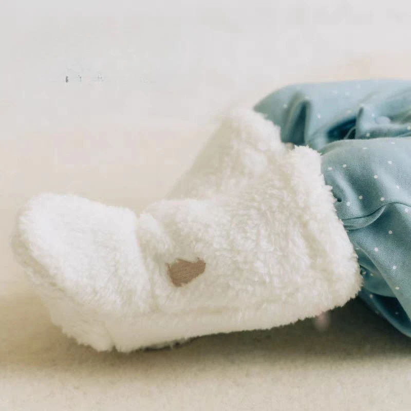 Calcetines de terciopelo de invierno para bebé, calcetines antideslizantes gruesos para niños pequeños, calcetines cálidos con bordado de pingüino para dormir - imagen 5