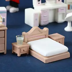 Casas de muñecas con salón completo: sofá y mobiliario elegante