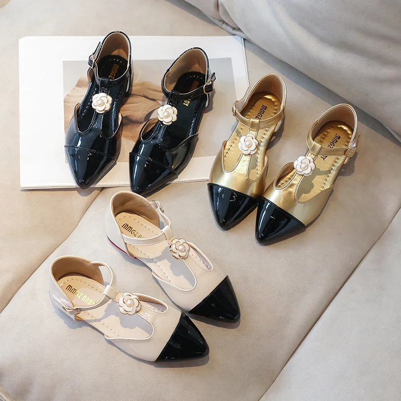 Zapatos de estilo coreano para niñas, sandalias de Princesa con punta estrecha, zapatos individuales de charol, Sandalias planas de flores a la moda, primavera y verano