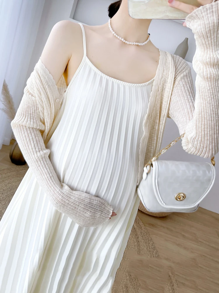 Vestido premamá plisado con tirantes y cárdigan de gasa - imagen 5