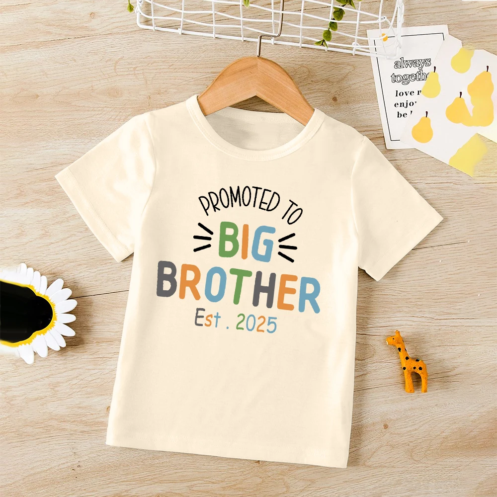 Camiseta con estampado promocionado a Big Brother Est 2025, camiseta para niños con anuncio de embarazo, camiseta para niños, traje Retro de manga corta de verano para niños