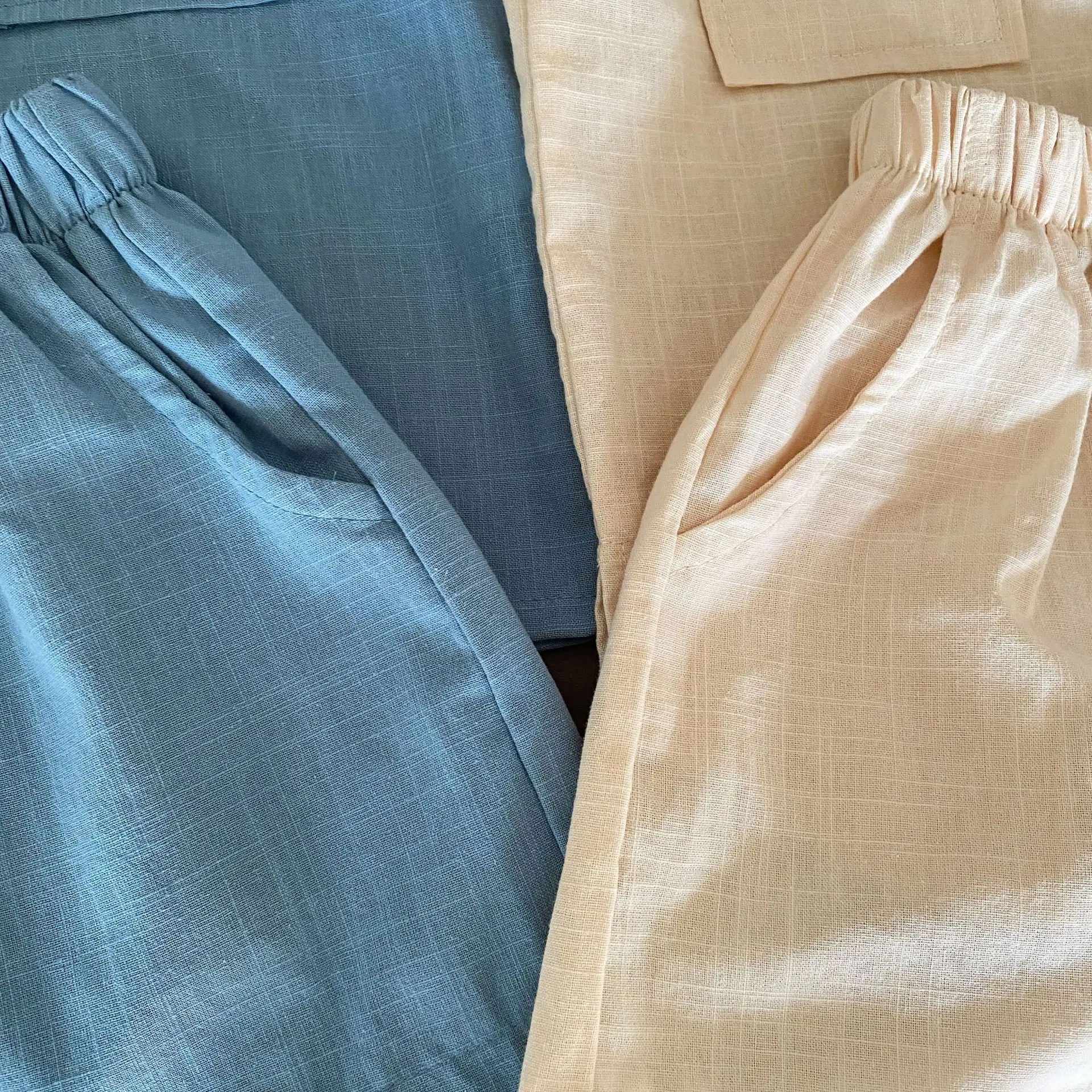 Pantalón corto infantil en beige